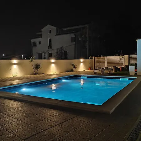 Apartments And Pool Luminous Pula Exterior photo