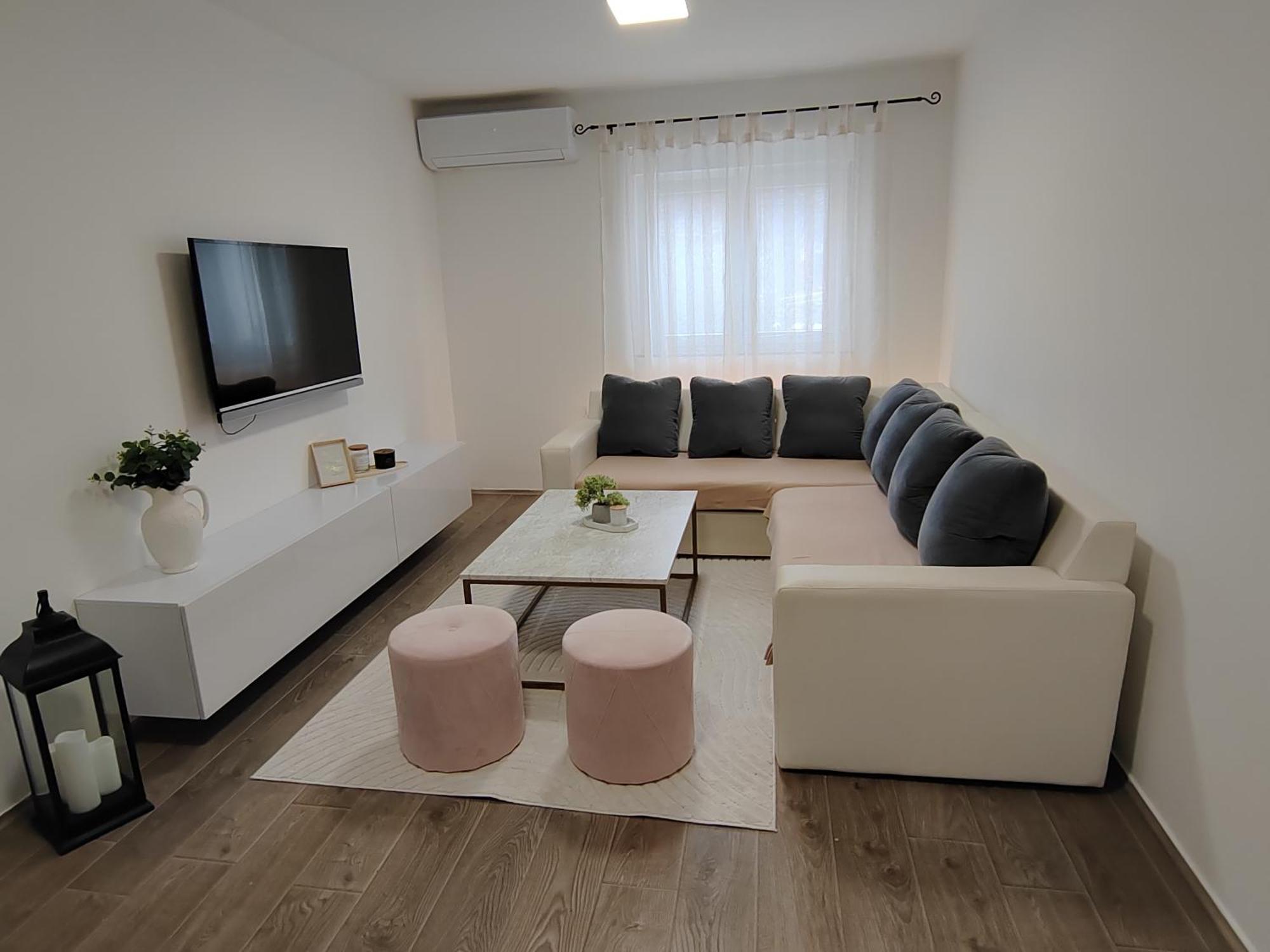 And Pool Luminous Apartment