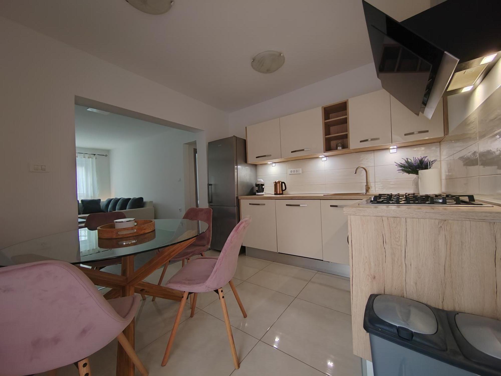 Apartment And Pool Luminous Pula