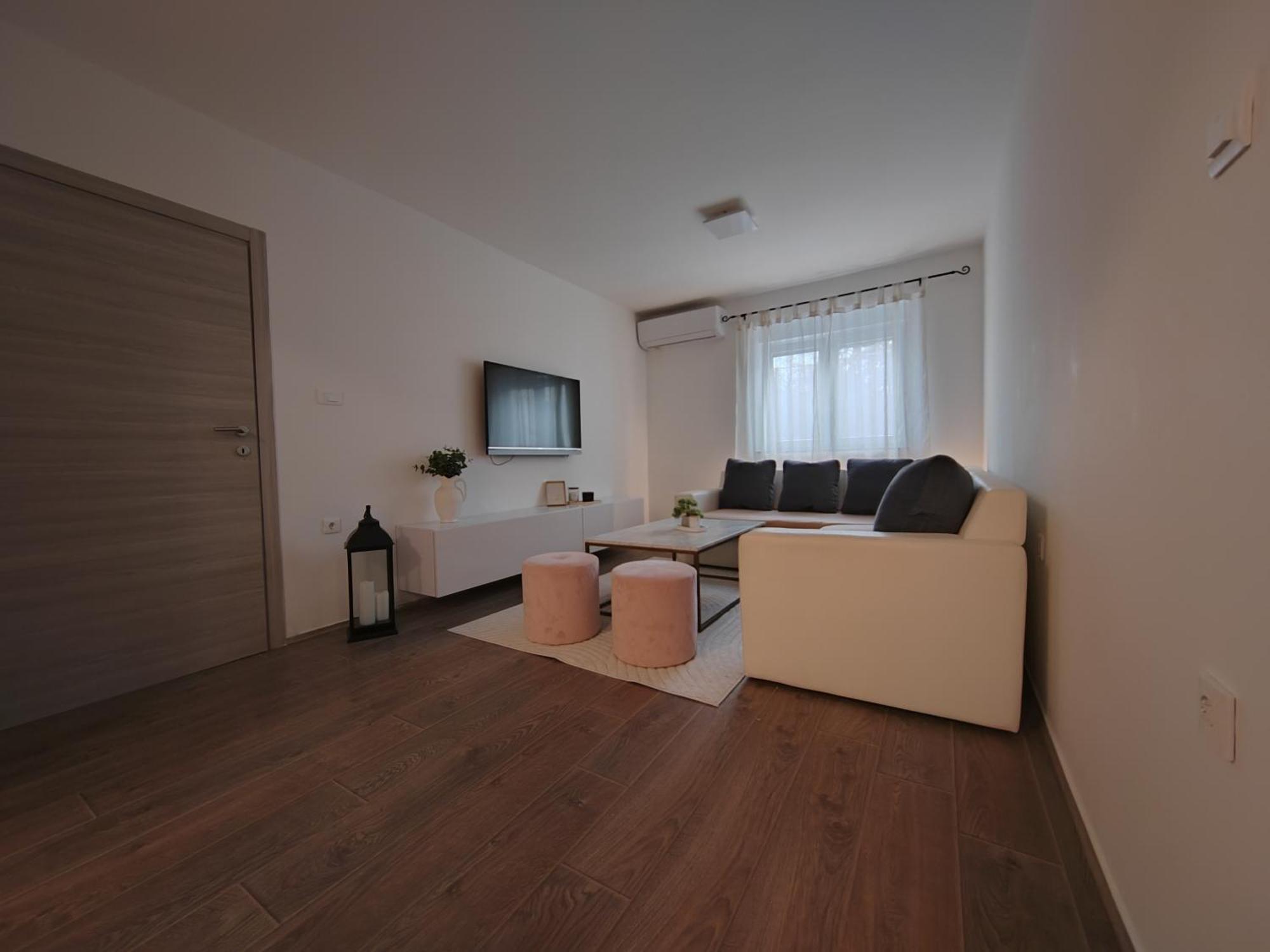 Apartment And Pool Luminous *
