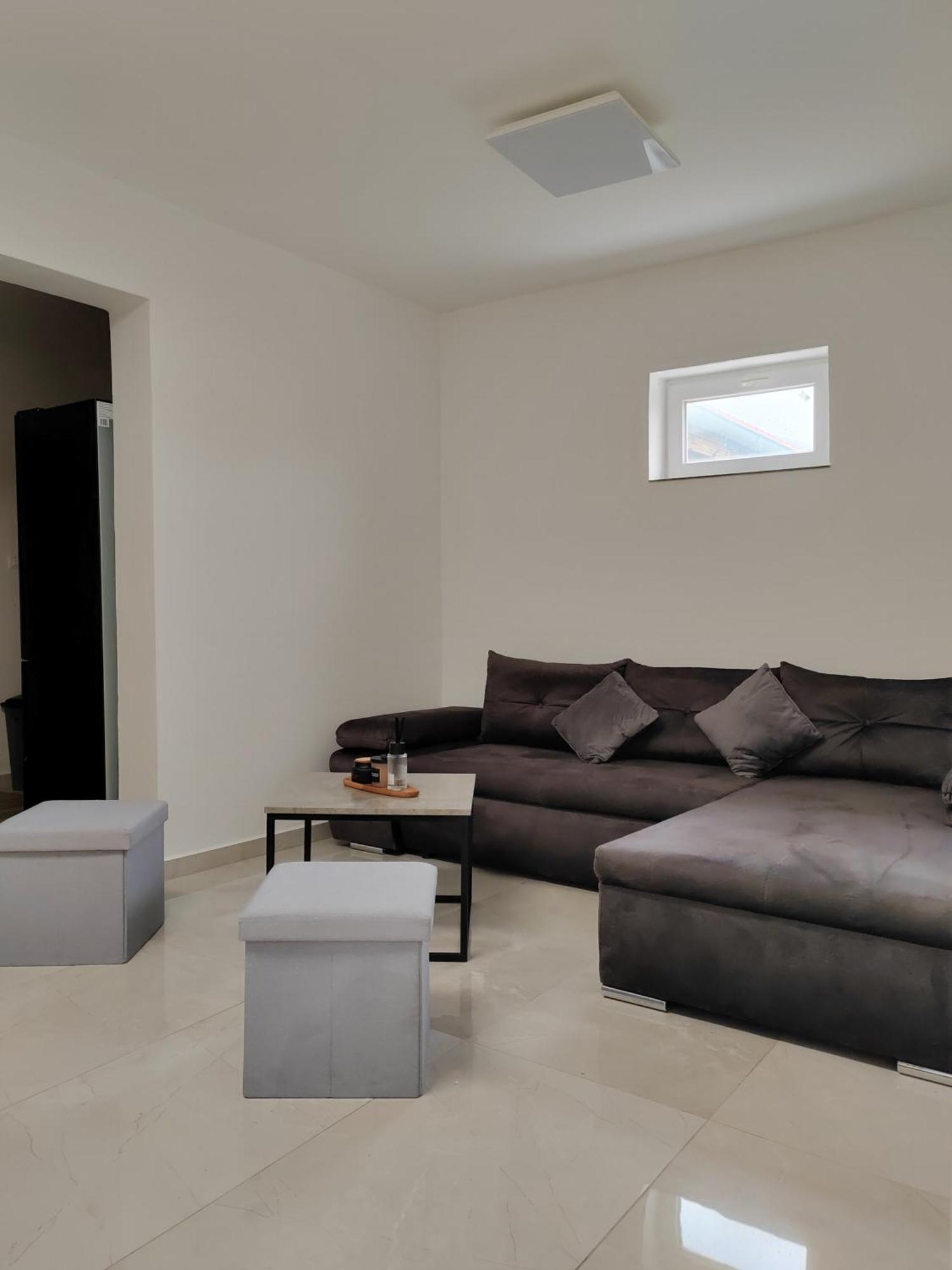 Apartment And Pool Luminous Pula