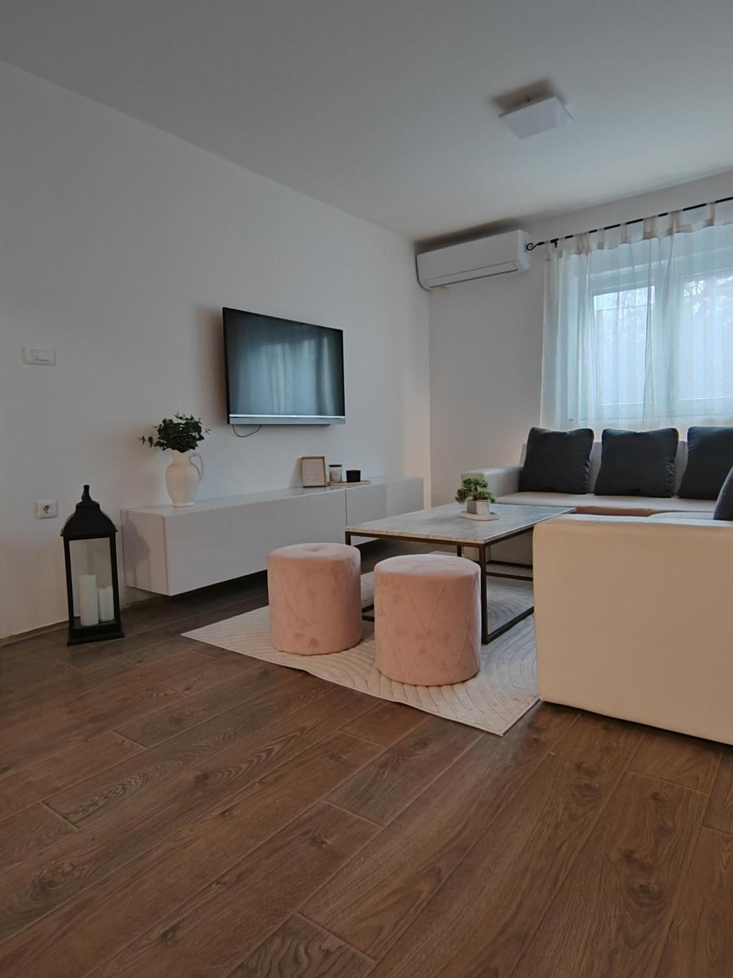 And Pool Luminous Apartment