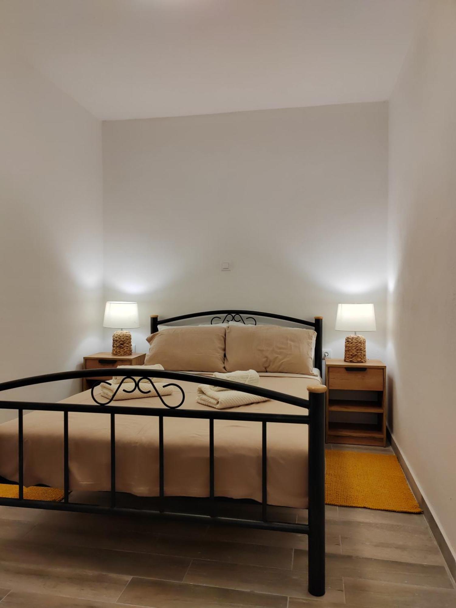 Apartment And Pool Luminous Pula