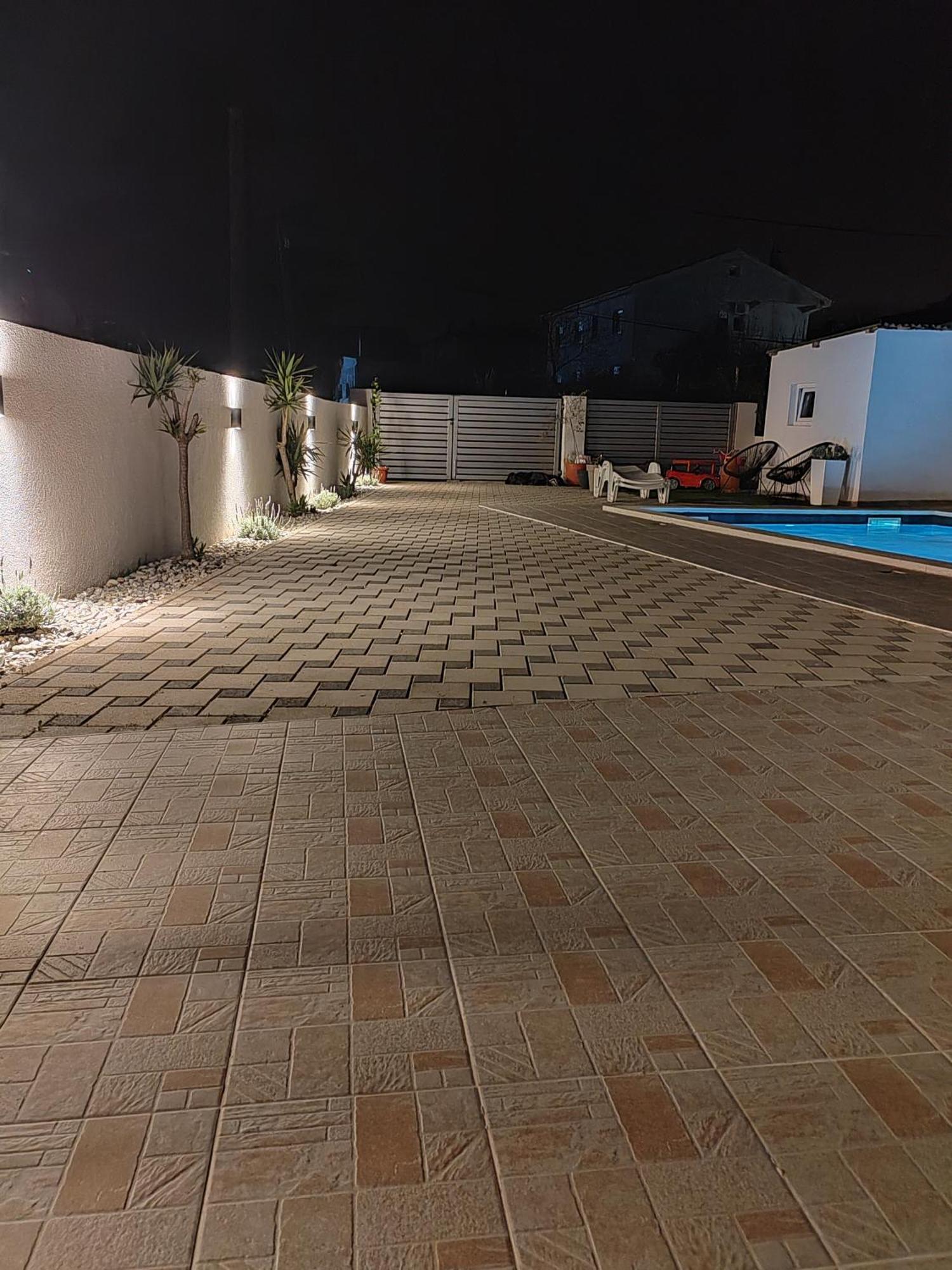 Apartment And Pool Luminous Pula
